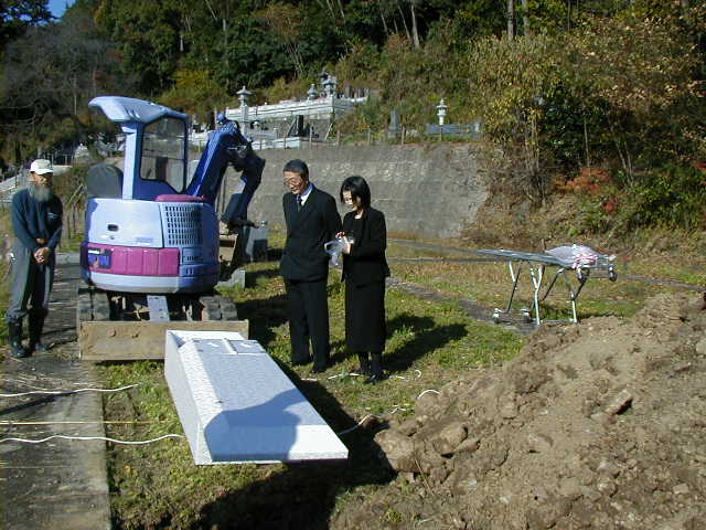 田舎暮らし日記 <山梨県>
NO-86 土葬の会の土葬による自然葬の埋葬報告です。
コメントトラックバック