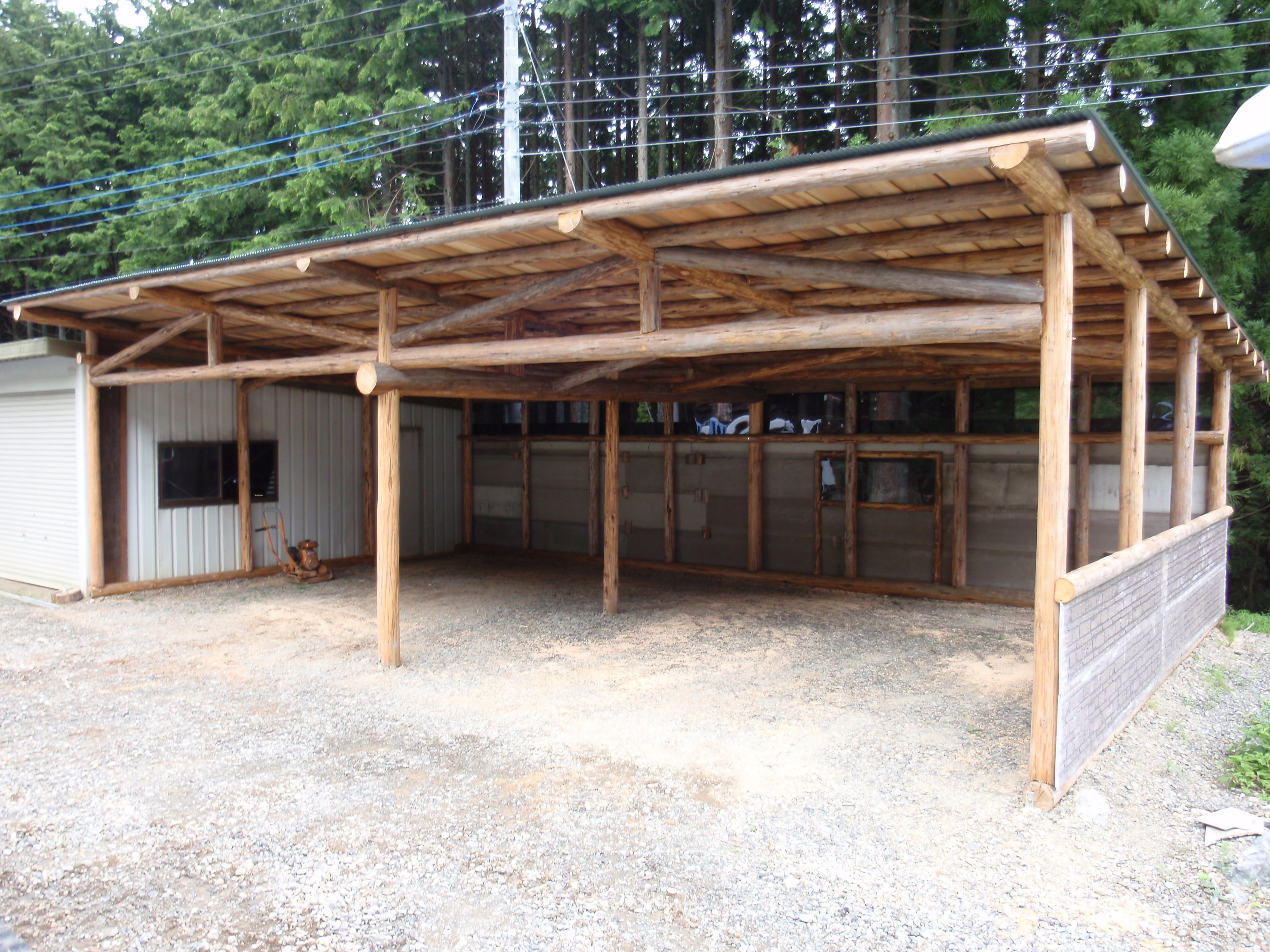 No 94 檜 ヒノキ の丸太で作っていた車庫がついに完成しました 田舎暮らし日記 山梨県