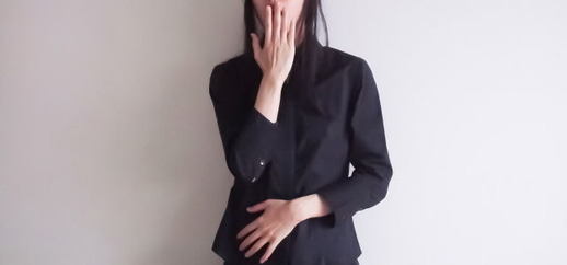 嘘に驚く女性