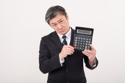 残念がる中年男性
