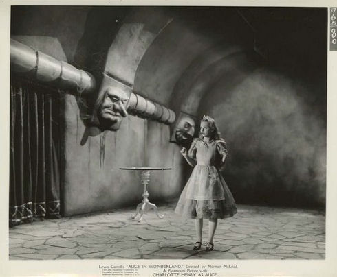 Alice_In_Wonderland,_still,_Paramount,_1933-1