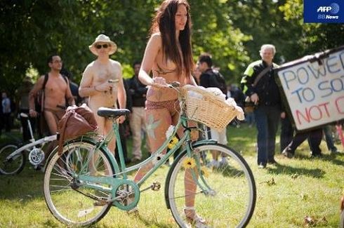 World Naked Bike Ride_02