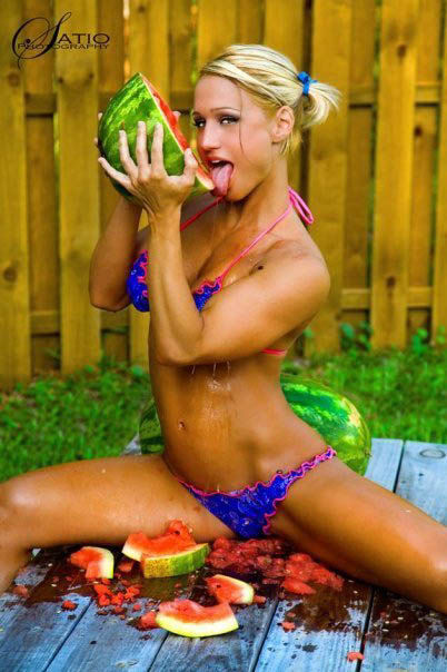 hot-girls-eating-watermelon-20