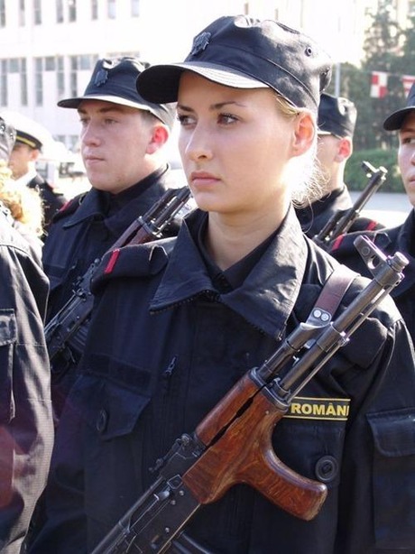 gun and woman_29