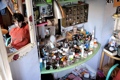 A Girl and Her Room 05