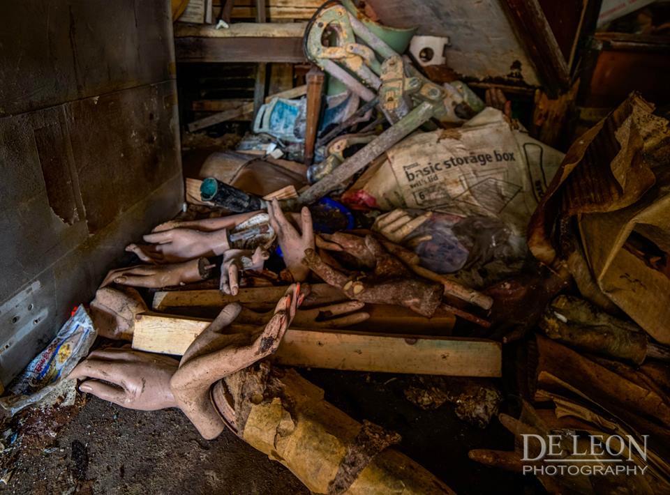 幻想的なまでに不気味 廃墟となった マネキン博物館 の頽廃的写真集 付録部 Blog Bu