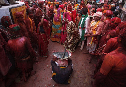 lathmar-holi-in-india-06