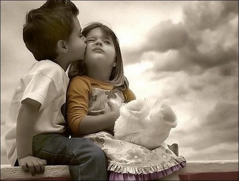 babies-kissing02