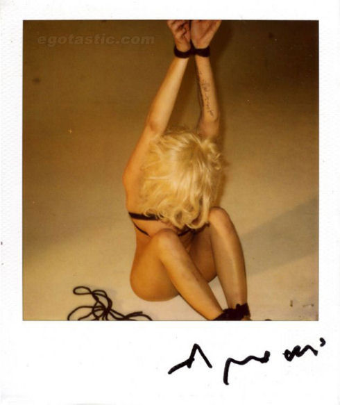 lady-gaga-topless-nobuyoshi-araki-shoot-04