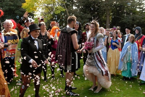 World_s_Best_Bizarre_Funny_Wedding_Photos_10