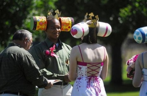 World_s_Best_Bizarre_Funny_Wedding_Photos_1