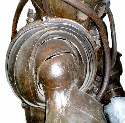 CARMAGNOLLE DIVING SUIT 02