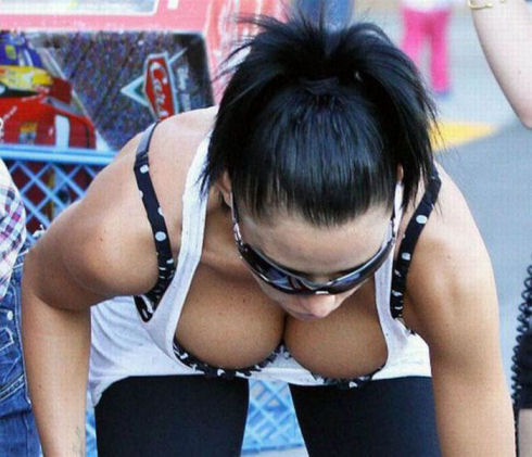 awesome_views_of_celebrity_decolletage_17