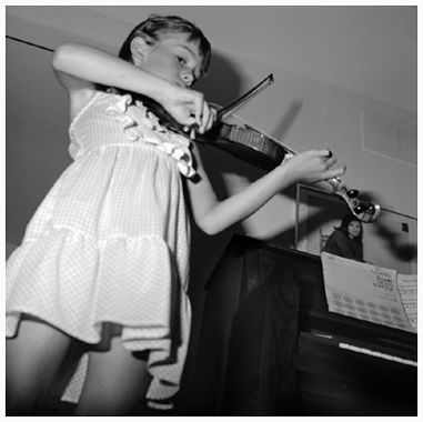 84_AlisonPlayingViolin