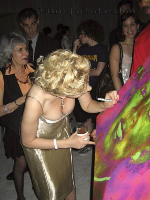 awesome_views_of_celebrity_decolletage_35