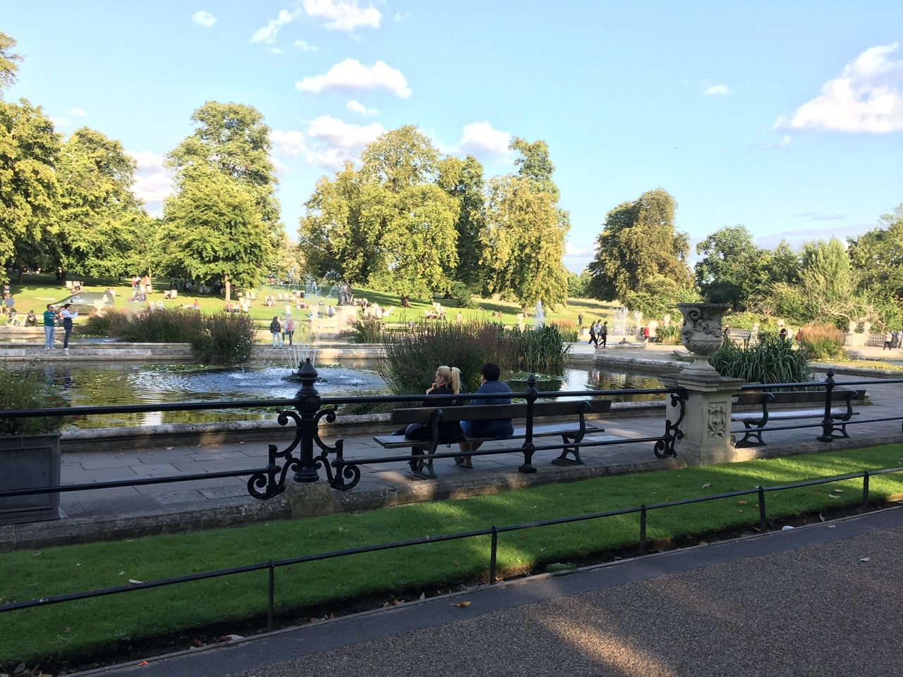 ミミちゃん ロンドンの公園へ トイプーｍｉｍｉの英国生活