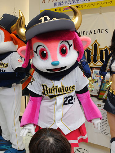 野球 オリックスの球団マスコット バファローベル の写真集発売 女性のマスコットキャラとしては球界初 キャッチャーライナー 野球 オリックスの球団マスコット バファローベル の写真集発売 女性のマスコットキャラとしては球界初 キャッチャーライナー