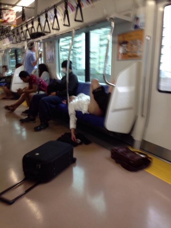 酔っ払い迷惑行為6つと簡単な対処法【電車 ...