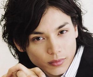 俳優 実業家 水嶋ヒロ 35 13年ぶりのサバ味噌 動画で相棒 佐藤祐基 35 と共演 仮面ライダーカブトファン歓喜 カキコミヒーロー 俳優 実業家 水嶋ヒロ 35 13年ぶりのサバ味噌 動画で相棒 佐藤祐基 35 と共演 仮面ライダーカブトファン歓喜 カキコミヒーロー