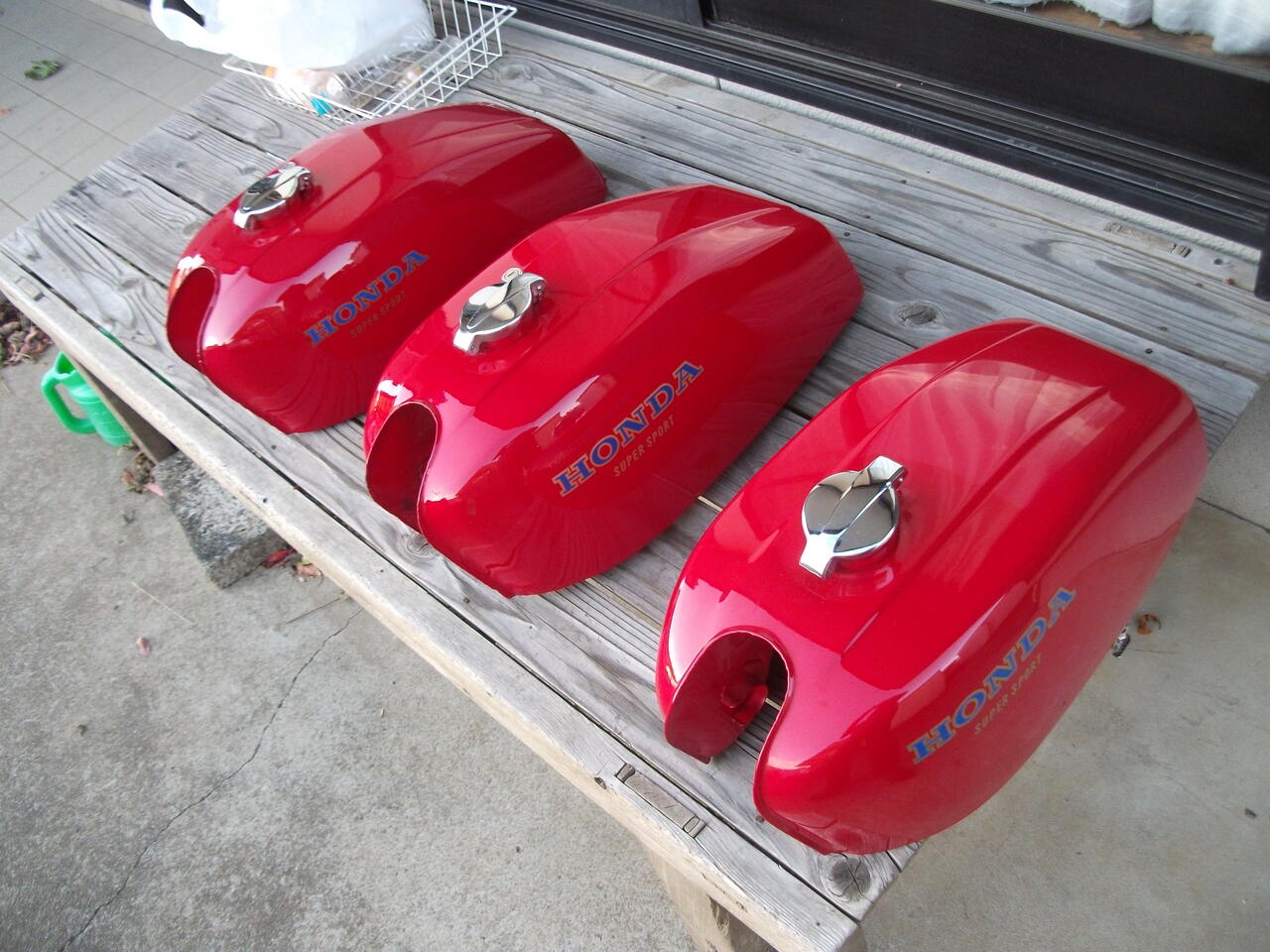 HONDA CB 400F 赤 タンク 408 サイドカバー HONDA CB 400F 赤 タンク 408 サイドカバー