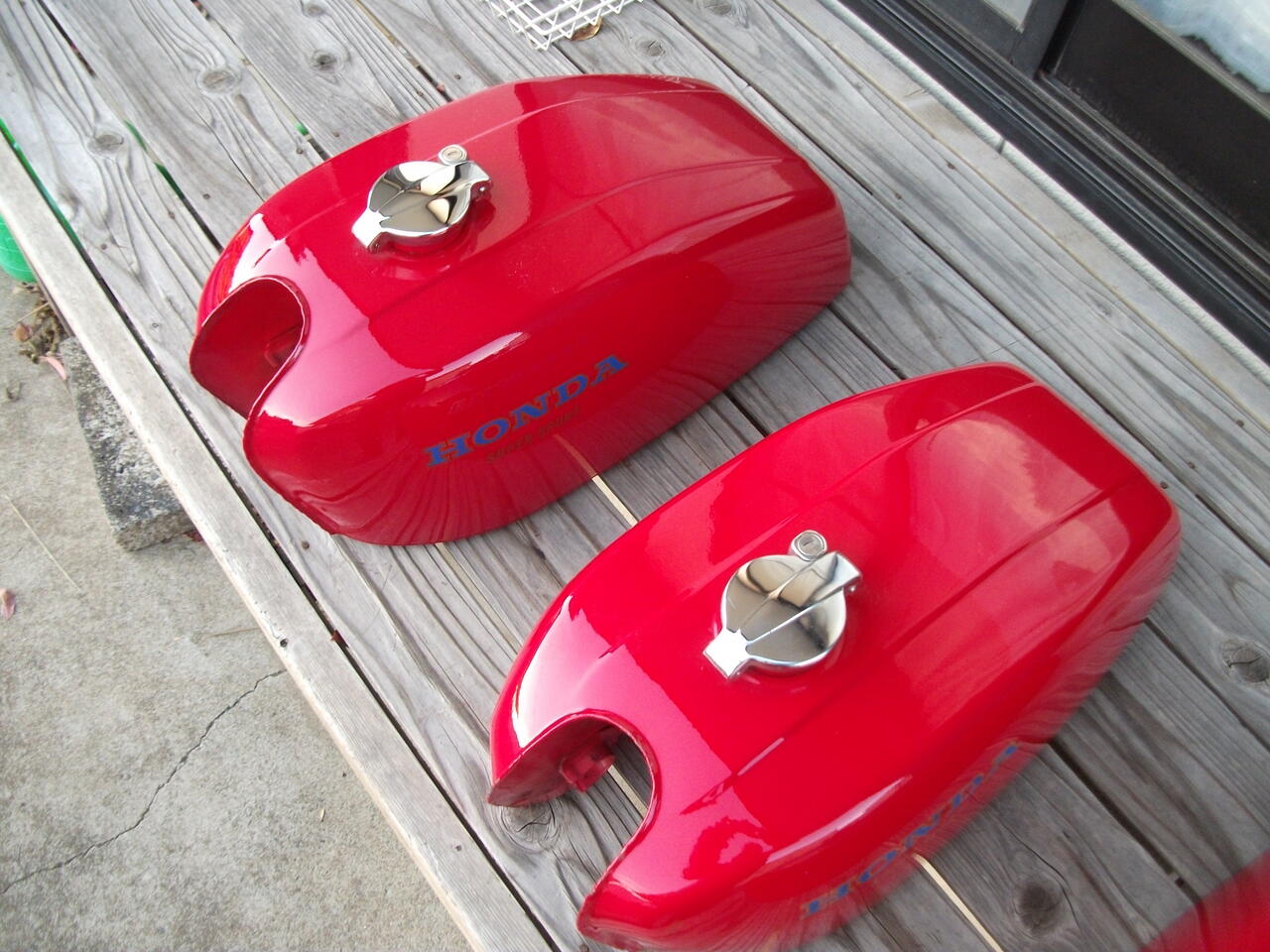 HONDA CB 400F 赤 タンク 408 サイドカバー HONDA CB 400F 赤 タンク 408 サイドカバー