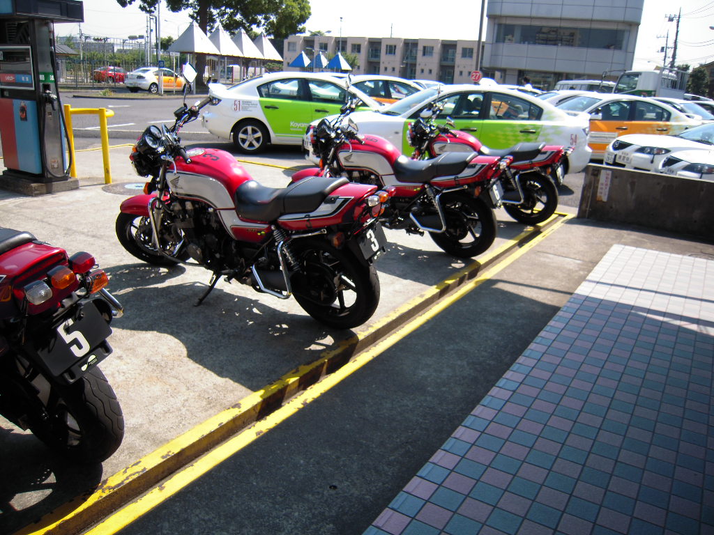 Rc42 Cb750教習車 コヤマドライビングスクール アップハン Cb750 ｒｃ42が大好きな 東京都新宿区 青木タイヤ店長ブログ