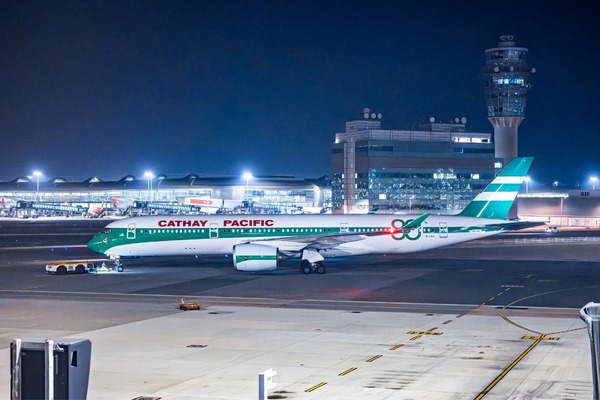 cathay-pacific-80-years-aircraft