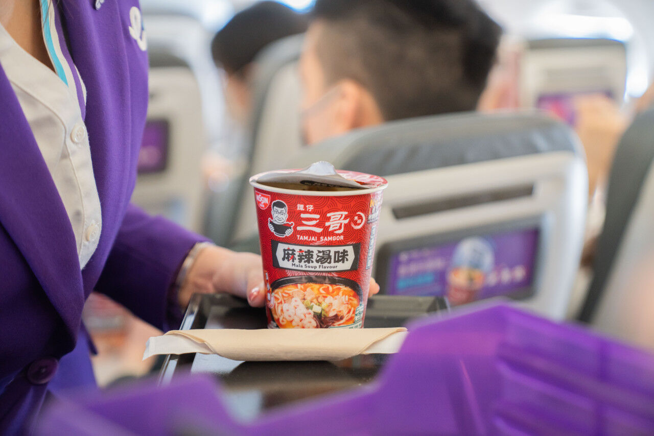 譚仔三哥と日清食品コラボ麺、香港エクスプレス航空で発売 : CCM香港