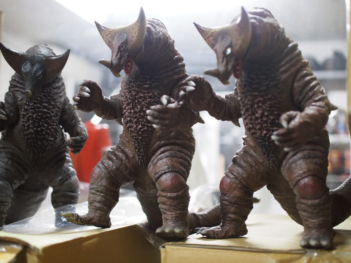 【即購入ok】ゴモラ2.0VER.こげ茶色仕様　発光ギミック付　CCP1/6特撮 ゴモラ2.0完成！ : 魂のblog2