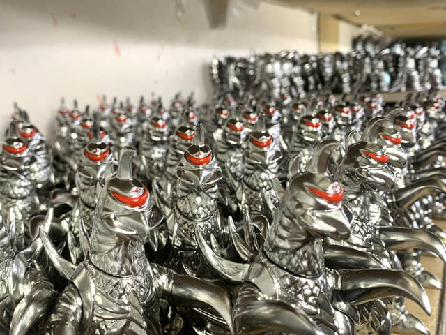 ミドルサイズシリーズゴジラ第13弾（メッキペイント）商品詳細