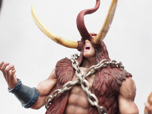 もはやフィギュアではない。1万年以上前の本物のマンモスの牙を