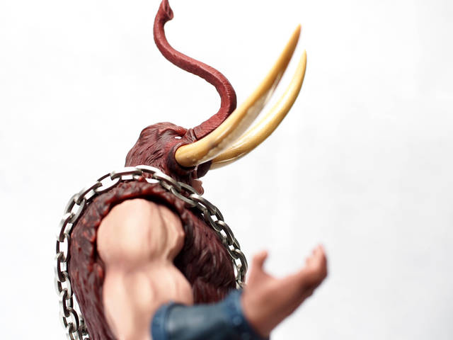 もはやフィギュアではない。1万年以上前の本物のマンモスの牙を