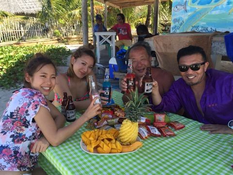 アイランドホッピングでセブのスナックとビール
