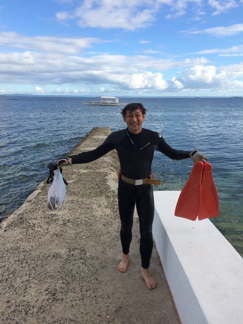 初島潜り師がセブの海を潜る