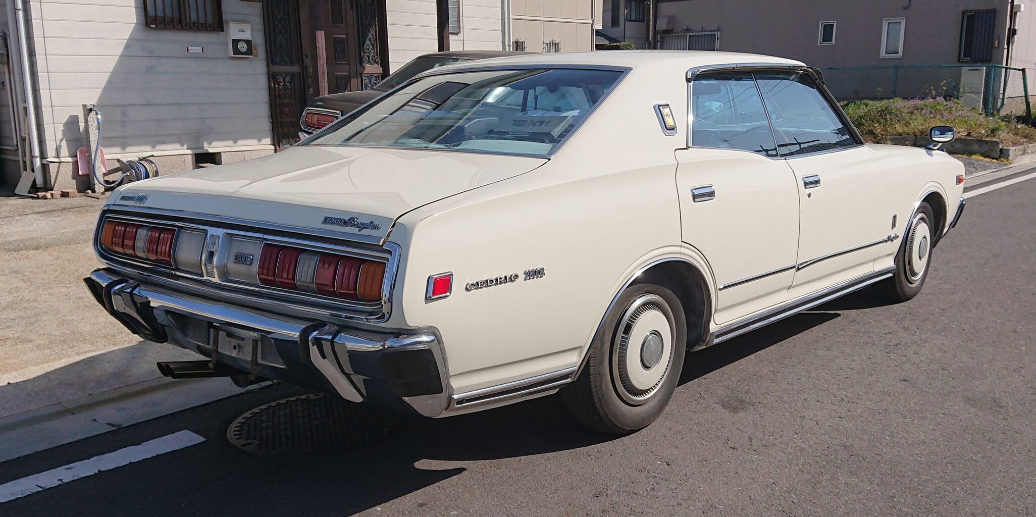 19年05月 330系セドリックとms100系クラウンの部屋