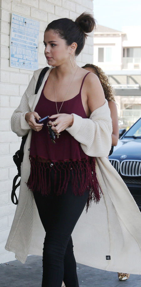selena2014213_01