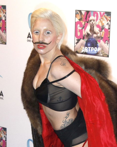 gaga02