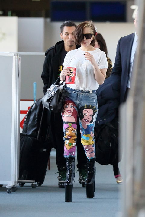 gaga01
