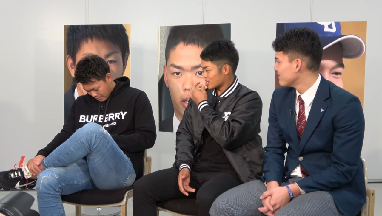 画像 中日 高橋周平 とんでもない格好でインタビューを受ける ドラ速 Dragons速報 画像 中日 高橋周平 とんでもない格好でインタビューを受ける ドラ速 Dragons速報