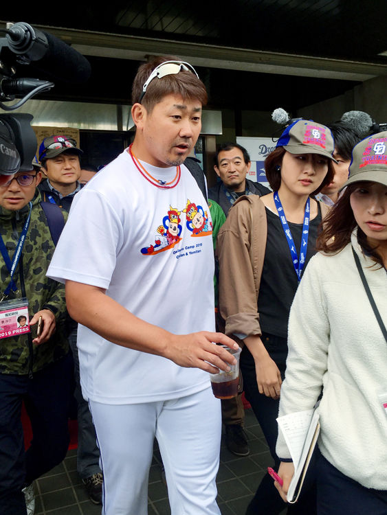 松坂大輔のゴルフ騒動に金田正一氏 ワシは成績で黙らせた ゴルフスイングはヒジが伸びるから いいリハビリになるのよ ドラ速 Dragons速報 松坂大輔のゴルフ騒動に金田正一氏 ワシは成績で黙らせた ゴルフスイングはヒジが伸びるから いいリハビリになるのよ ドラ速 Dragons速報
