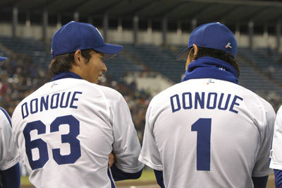 パレード前に兄弟そろって