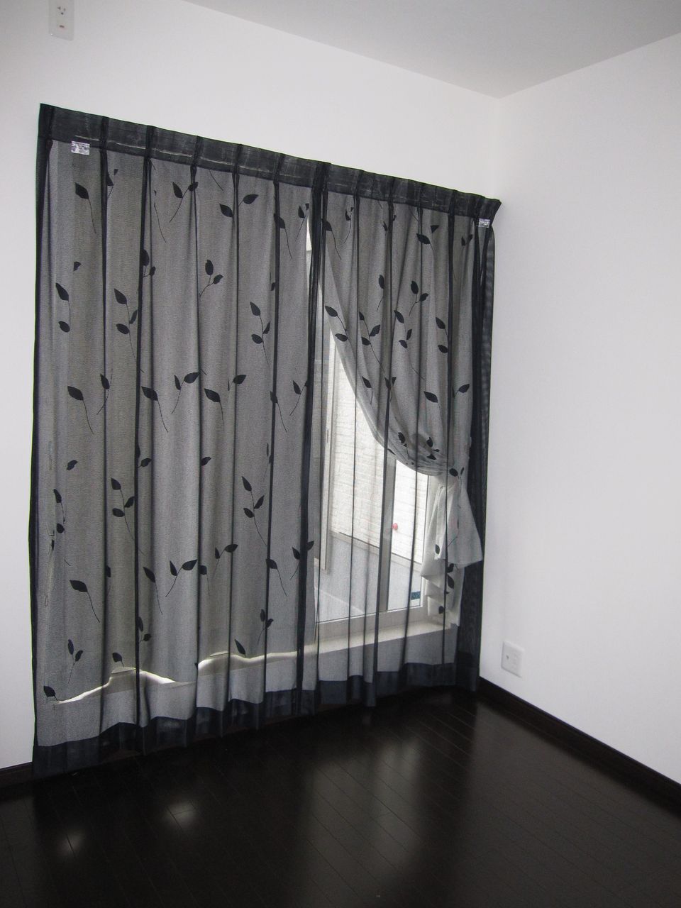 黒のレース リーフ柄ドレープ インテリア館セレス のブログ