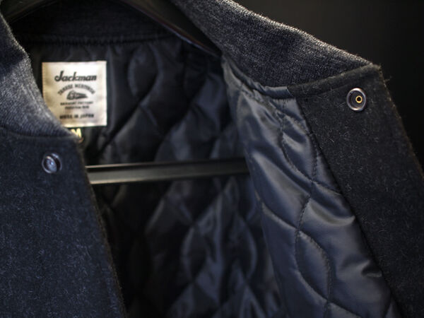 Jackman / ジャックマン】JM8068 AWARD JACKET. ブランドの顔でもある