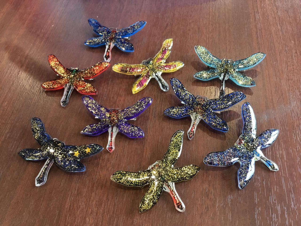 プラバンでトンボのブローチ コミュニティガーデンとうかい