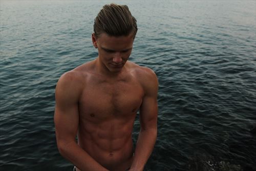 person_male_man_water_guy-110956_R