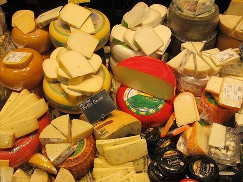 cheeses-389687_640_R