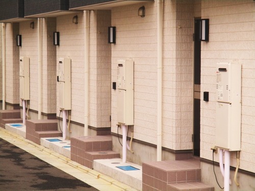 ワイ不動産管理会社、入居者から給湯器の不具合連絡が入るもどの業者も給湯器持ってなくて詰む