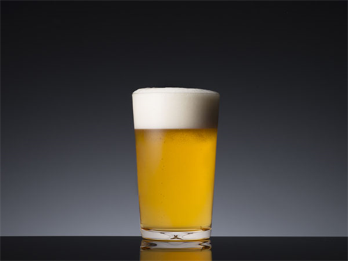 飲み会で、派遣（50代）契約（40代）社員（30代）ってどの順にビール注げばいいの？