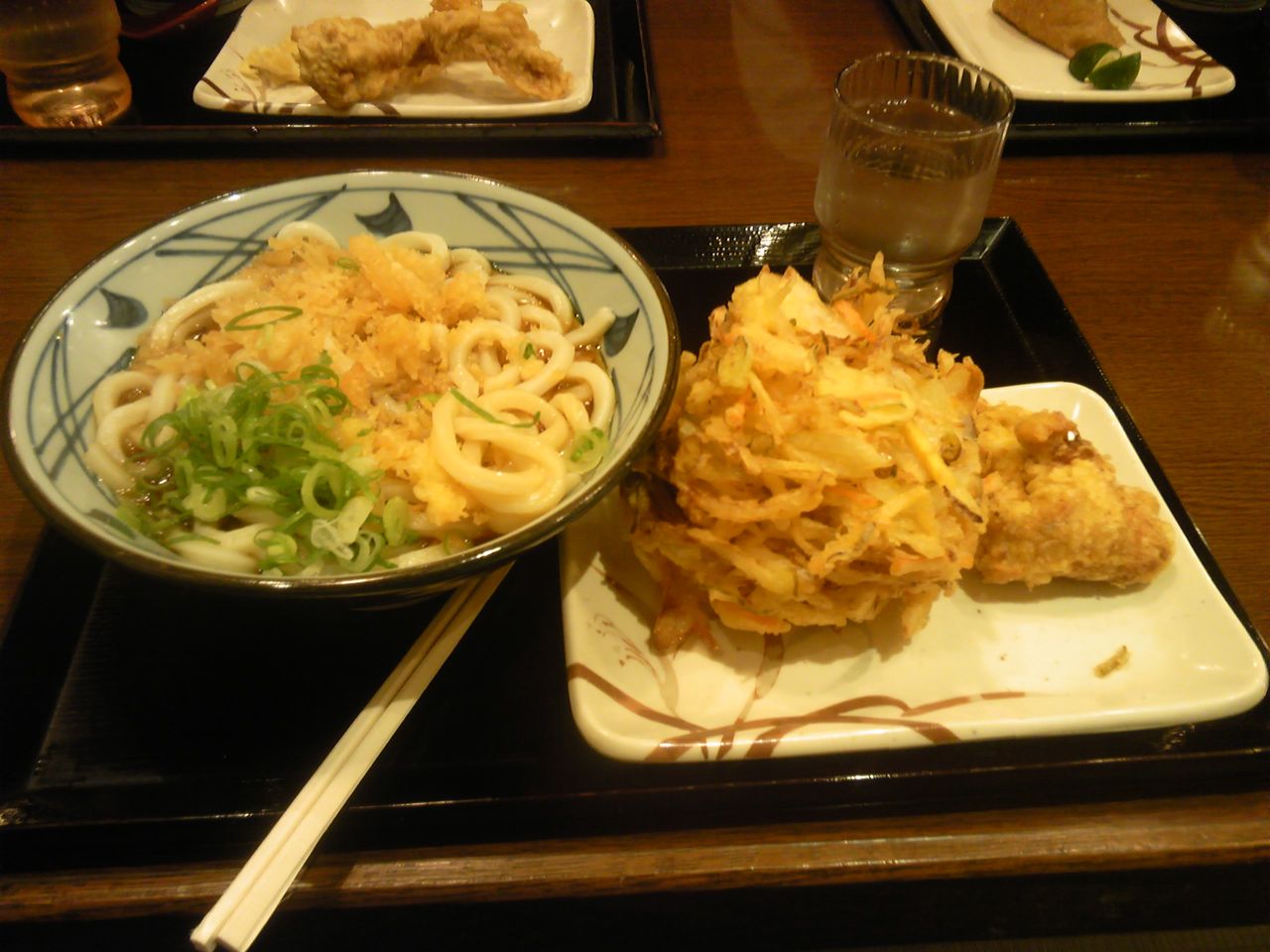 彡 ﾟ ﾟ 丸亀製麺の野菜かき揚げ130円 お料理速報