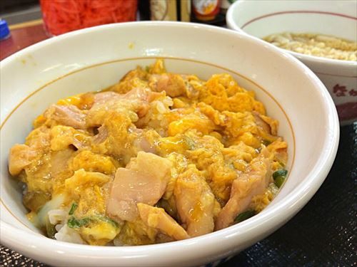 なか卯っていう牛丼屋 	